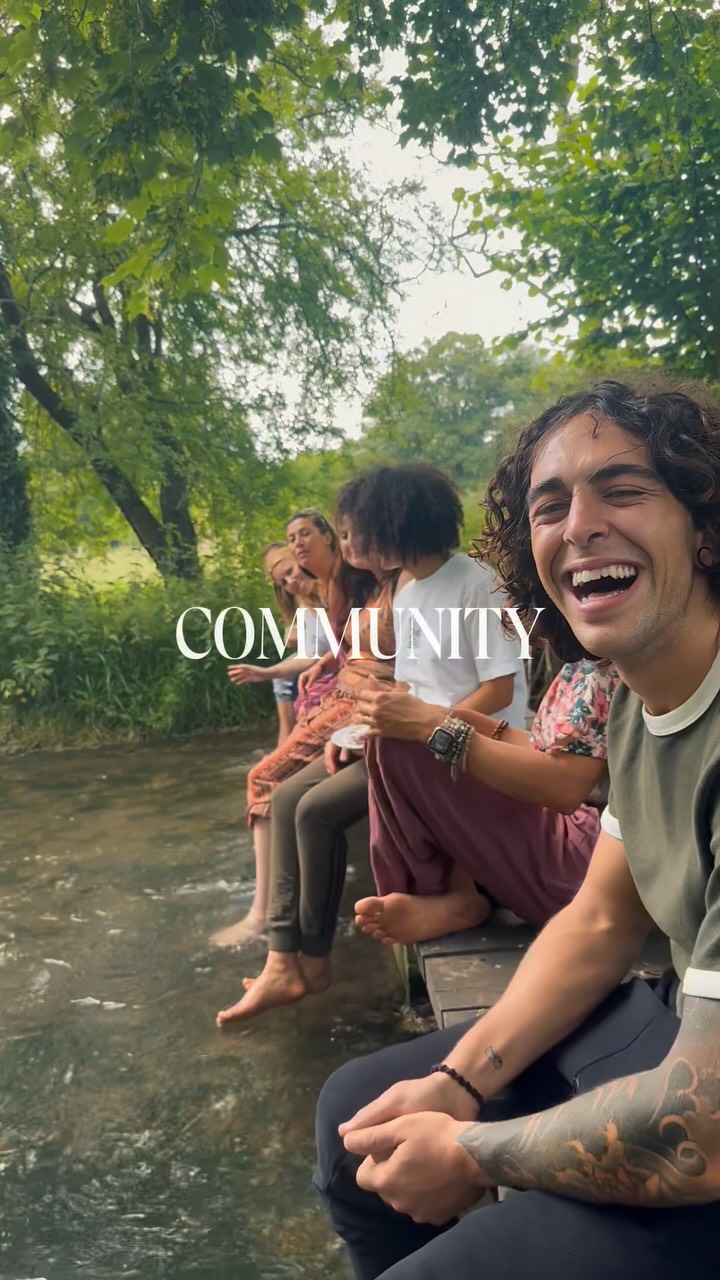 Community. It’s something that’s built and nurtured with intention 🌱@thekhushiproject has brought together some of the most inspiring and beautiful people over the last year and a half - diverse and unique, cultured and insightful. What I love about these events is that we have become a space to share and uplift in collective respect, trust and compassion - the foundation we need for unravelling our pain and healing ❤️‍🩹Here are some clips from this weekend’s beautiful Balance Day Retreat. I feel so proud of what we co-created and truly emotional to reflect on how much I’ve personally grown amongst the inspiring team that make these incredible events happen.Thank you @ginaa_llo @realawakeuk @inner_power7 @adisa_tattoos @itsbreecestewart @chelle_mm and Isla for working hard behind the scenes 🙏🏽And a special shout out to my brother @yonidoani who co-facilitated this one with me and also to @raluuflow who took a brave step into her power sharing her beautiful energy and passions with the family after attending 6 retreats herself 🫶🏽Spread the love by sharing a word describing how you’ve felt when attending (if you have) and/or tag someone you think would love to join us at a future event 💕The next event is coming up on the 1st August. If you’re not a part of our WhatsApp community, get in touch to be added. Details and discounts drop there first 🔥I love you all, Han 🤍📸 @realawakeuk
🍫 Cacao & gifts by @fibresoflife_uk